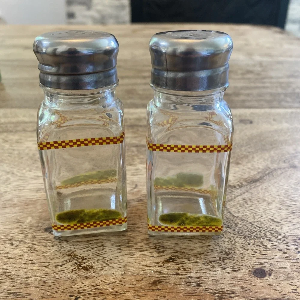 Salt & Pepper Shakers Clear Glass w/ Rooster Chicken Design Checker Vintage 4